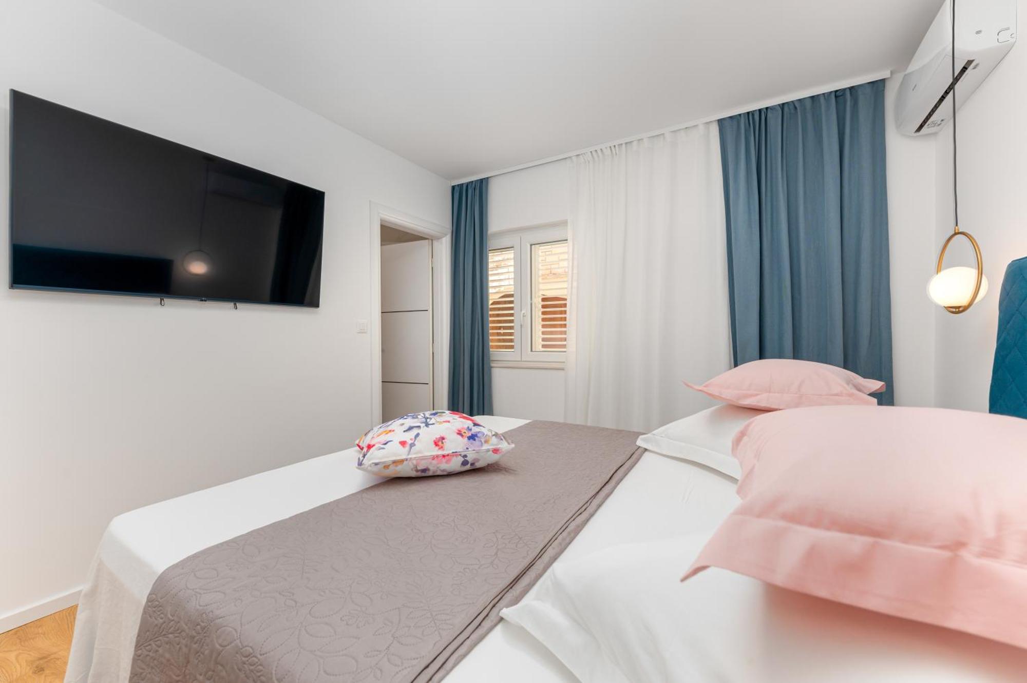 ברלה Seaview Apartments Nives מראה חיצוני תמונה